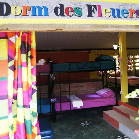 Dorm Des Fleurs Hostel Khao Lak Eksteriør billede