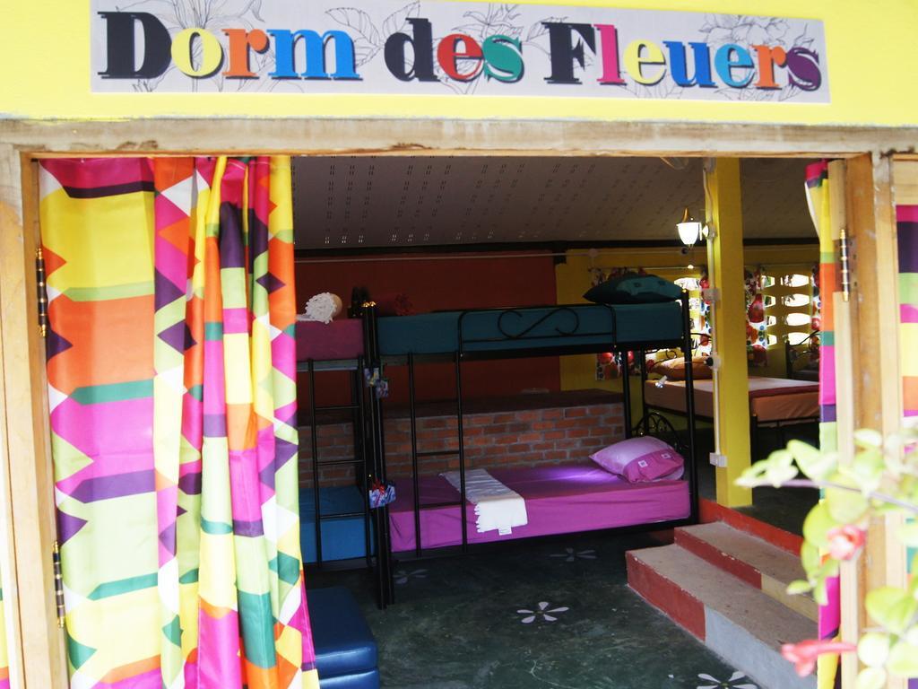 Dorm Des Fleurs Hostel Khao Lak Eksteriør billede