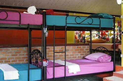 Dorm Des Fleurs Hostel Khao Lak Eksteriør billede